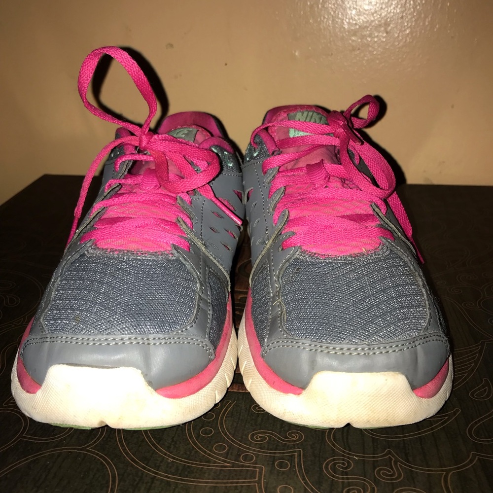 Girl tennis shoes